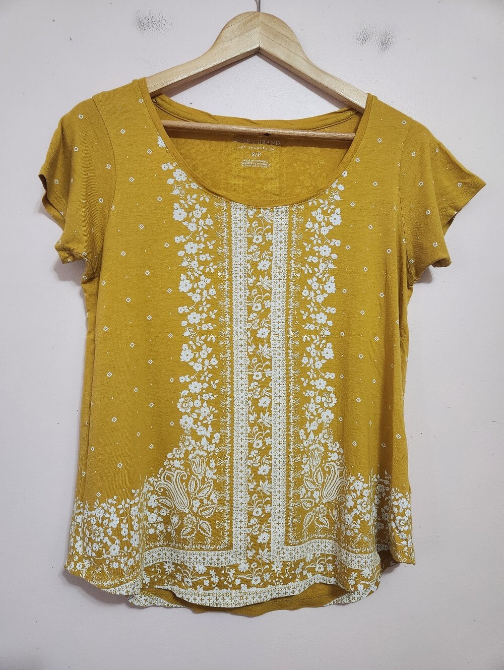 Lucky Brand Mustard Yellow Floral Paisley Boho Scoop Neck T-Shirt Top Size Small